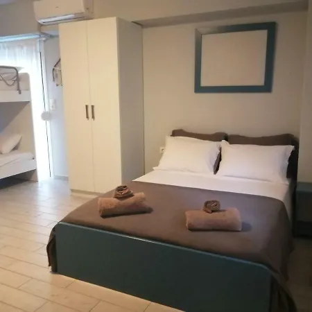 Mavi * Σταυρός